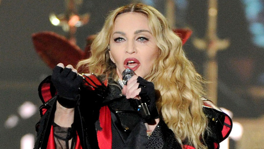 Madonna gÃ¢y sá»c khi hÃ¡t 2 bÃ i, bá» tÃºi 1 triá»u USD - áº¢nh 2.