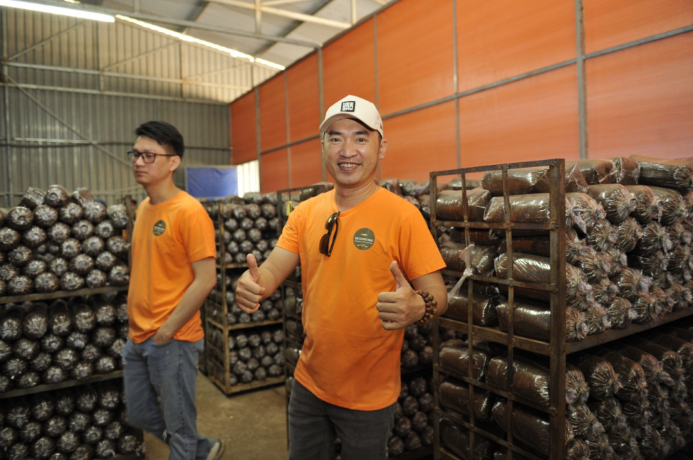Tien Luat khoe trang trai rong lon khi tach rieng kinh doanh ma khong co Thu Trang hinh anh 2