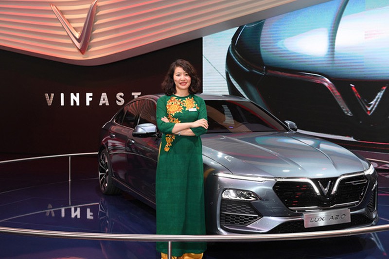 VinFast lỗ gần 300 triệu đồng/xe, giờ tăng giá... khách hàng có dốc tiền mua? VinFast lo gan 300 trieu dong/xe, gio tang gia... khach hang co doc tien mua?