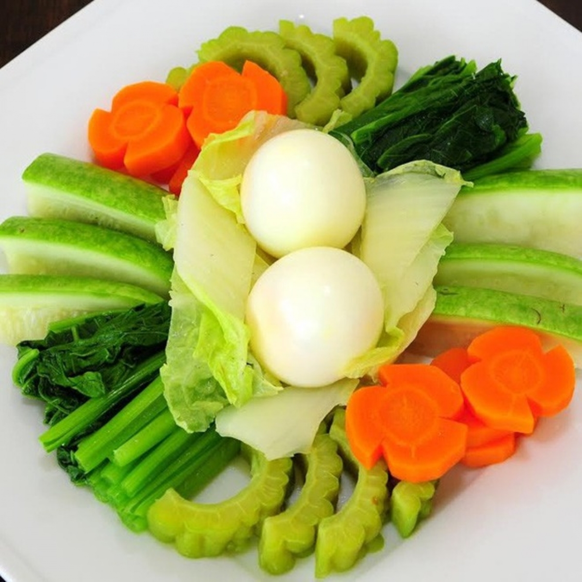 6 mẹo đơn giản để món rau luộc giữ màu xanh tươi