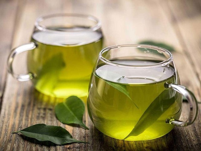 Uống 1 ly trà xanh giúp nam giới tăng cường sinh lý nhưng lạm dụng lại 'rước họa vào thân'