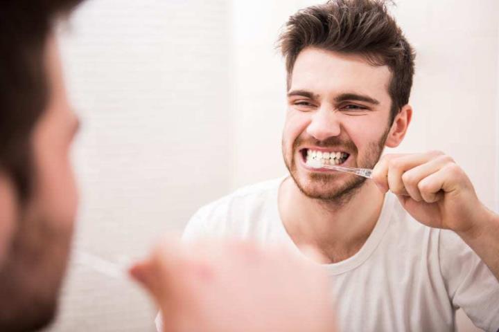 Tầm quan trọng của việc đánh răng đúng trước khi ngủ: Liên quan rất nhiều bệnh