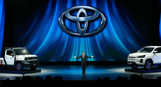 Toyota gây bất ngờ khi ra mắt concept xe bán tải chạy điện