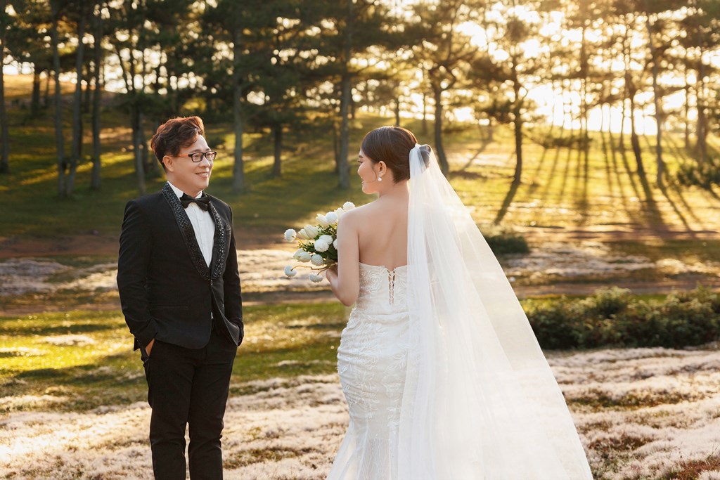 1 ngày trước thềm hôn lễ, MC Xuân Tiến tung bộ ảnh cưới đơn giản nhưng ngập hạnh phúc bên Vợ