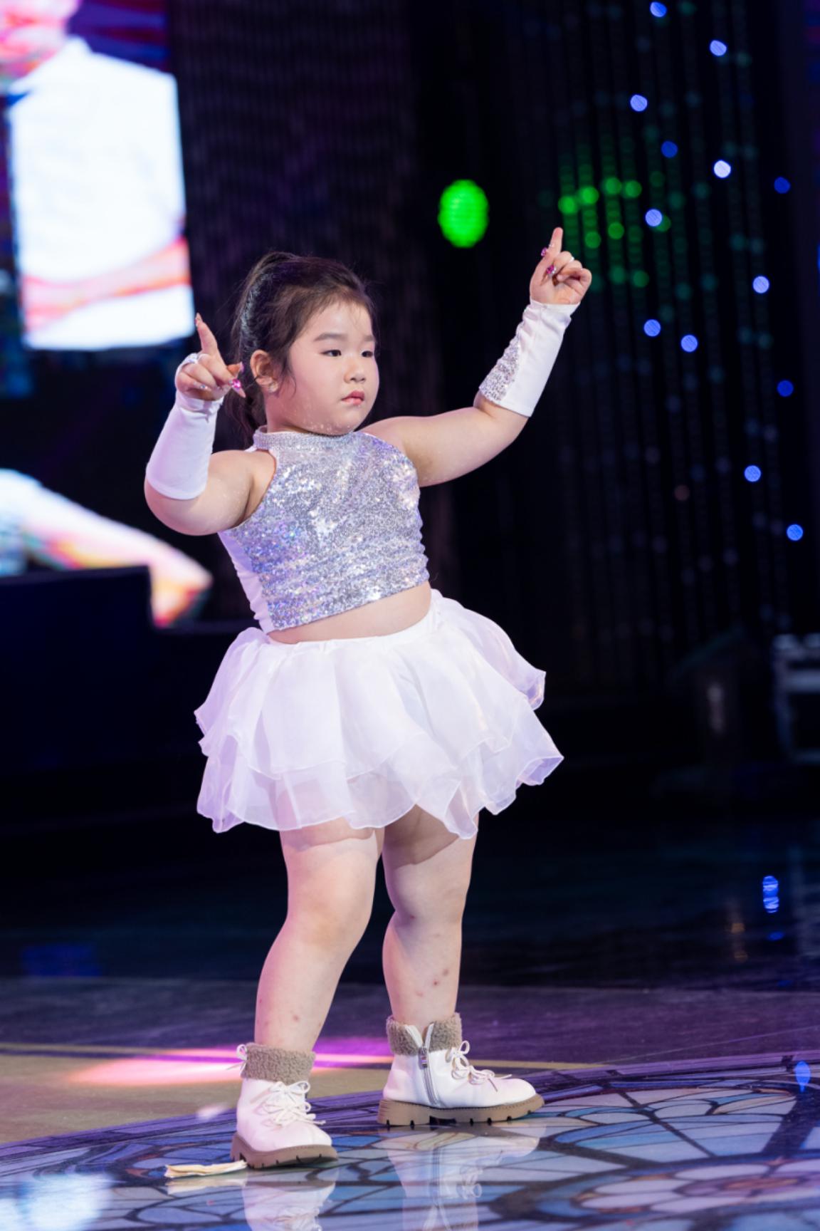 Phạm Minh Bảo Ngân, Tài Năng Việt