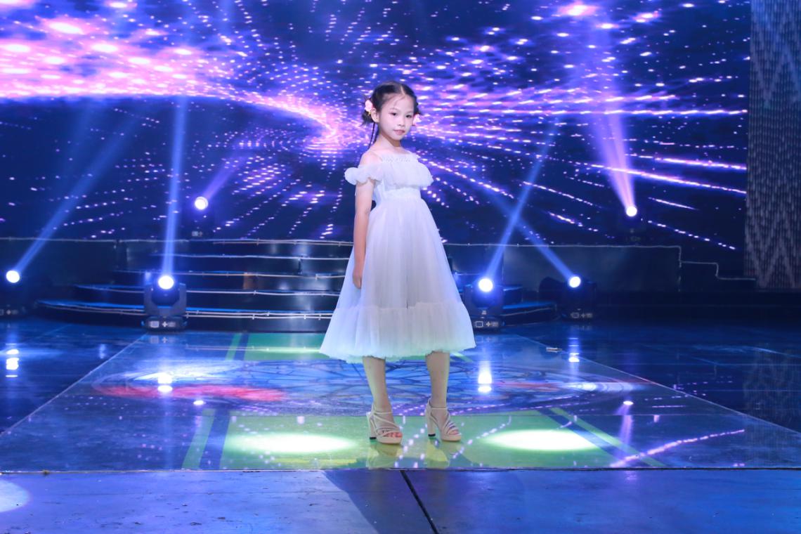 Quán quân Trần Ngọc Minh Châu trở lại Tài Năng Việt mùa 4 với vai trò giám khảo danh dự