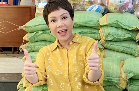 Nghệ sĩ Việt Hương tặng 1 tấn gạo đến các nghệ sĩ khó khăn